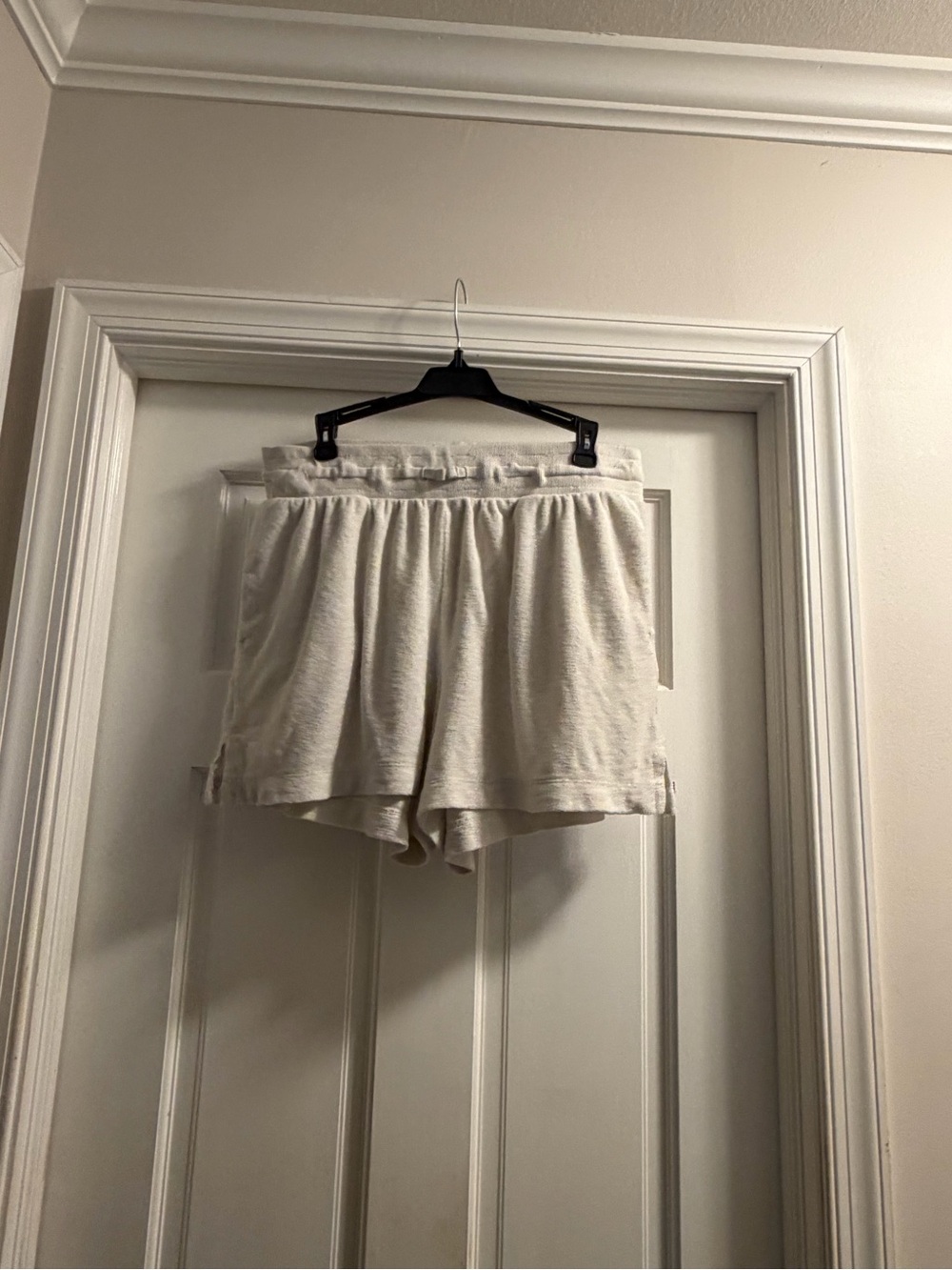 Old Navy Cream Elastic-Waist Lounge Shorts